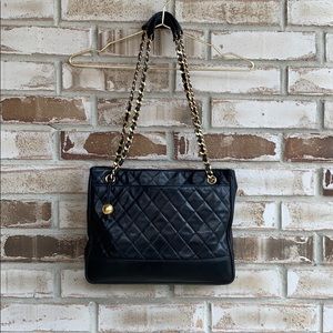 Vintage 80’s CHANEL Caviar Leather Quilted Shopper